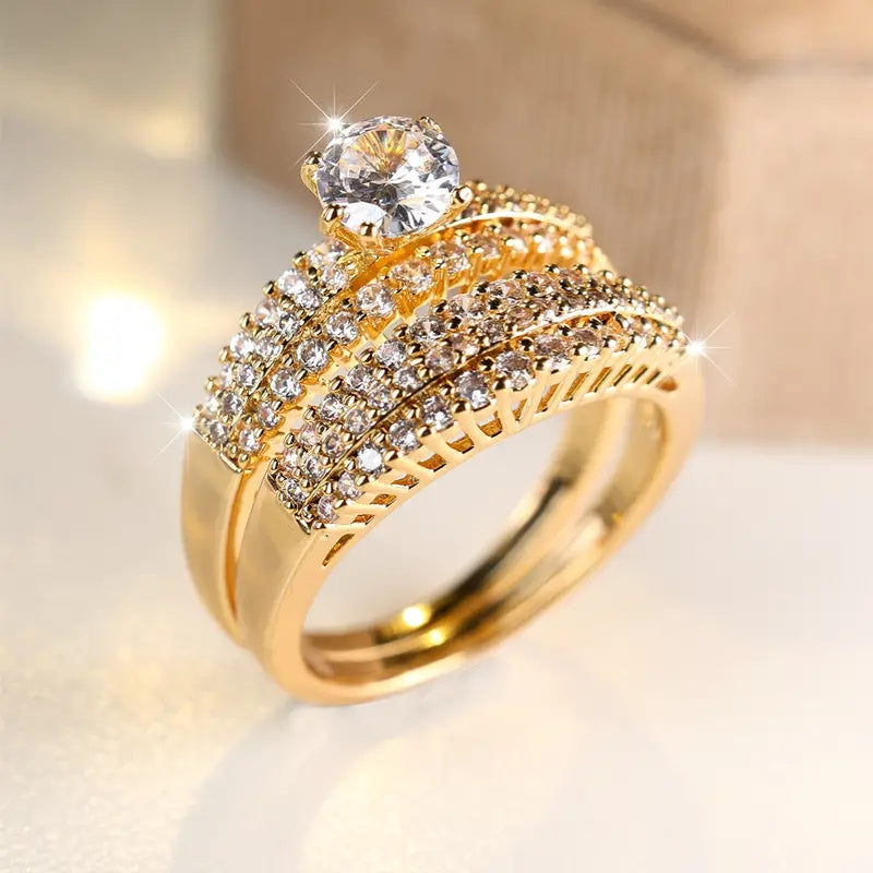 A Set of Two Detachable Couple Engagement Rings Made of 18K Gold-Plated Copper, Featuring Sparkling Synthetic Zirconia, Suitable for Everyday Wear by Both Men And Women. Jewelry Precision