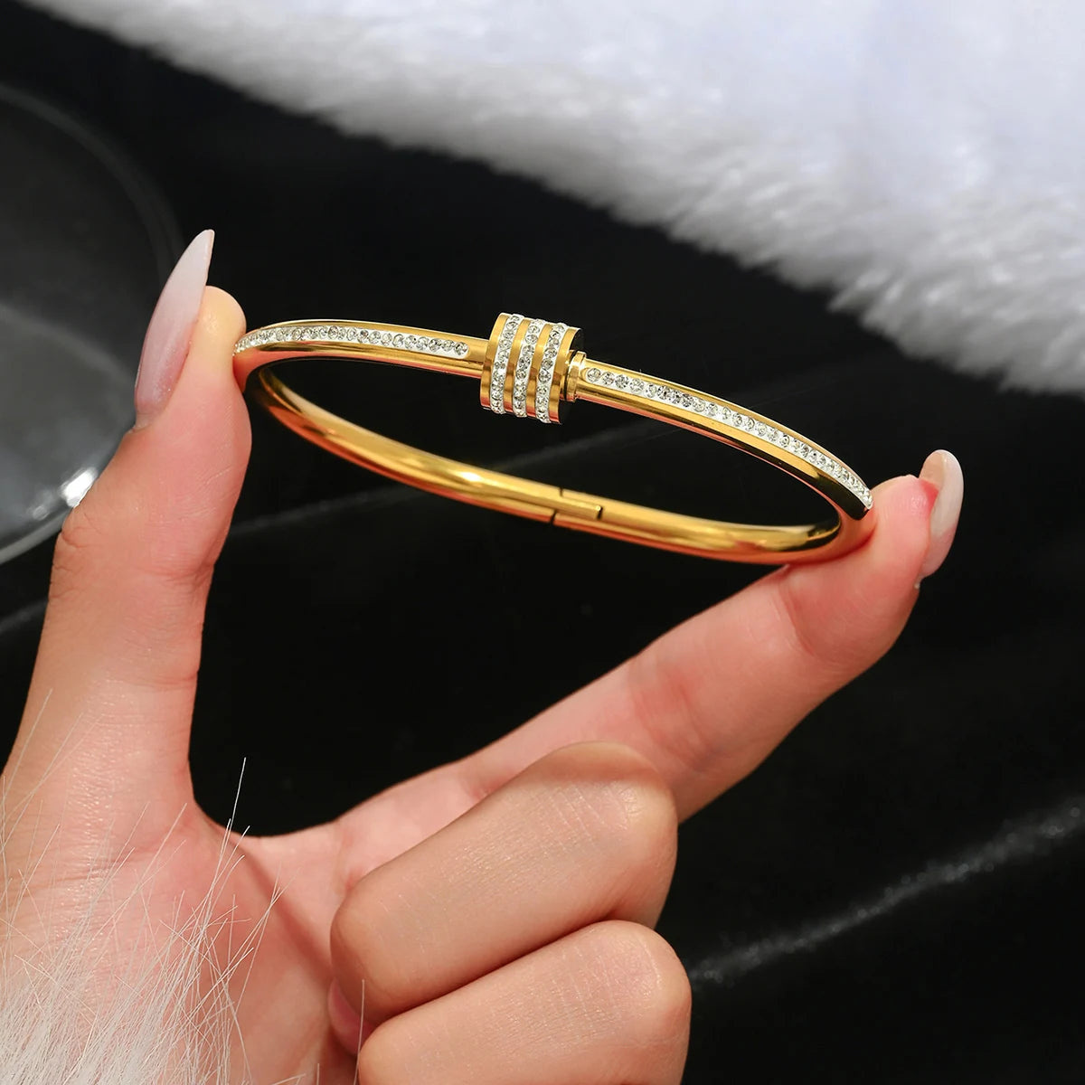 Europe And The United States Hot Stainless Steel Four-leaf Clover Lucky Bracelet Fashion Women's Nail Bracelet Gold Bangles Jewelry Precision