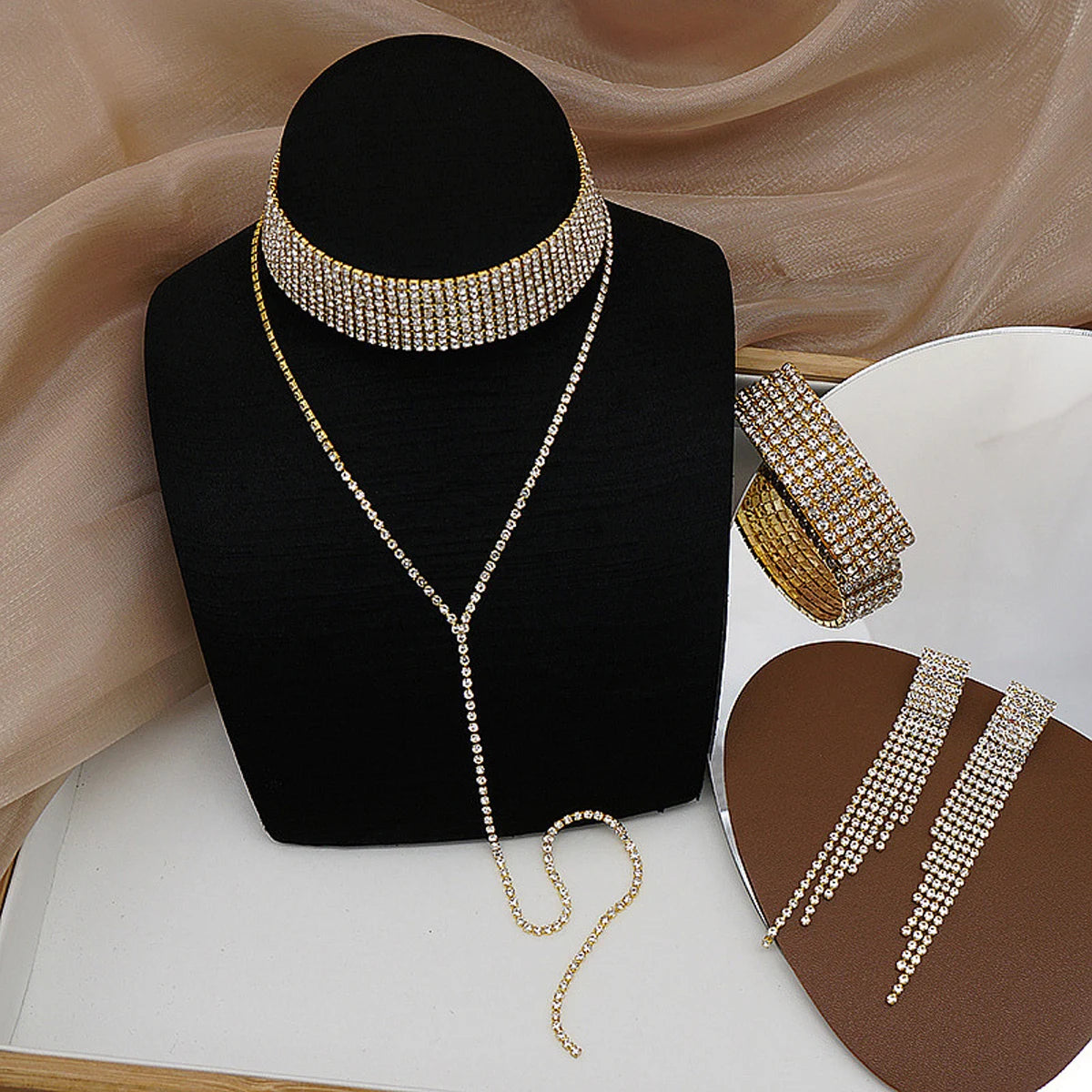 4 pieces of women's fashionable and minimalist necklaces with earrings, bracelets, jewelry sets, banquet and party accessories Jewelry Precision