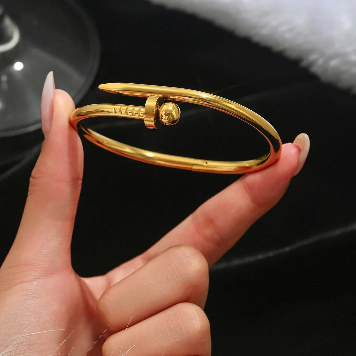 Europe And The United States Hot Stainless Steel Four-leaf Clover Lucky Bracelet Fashion Women's Nail Bracelet Gold Bangles Jewelry Precision