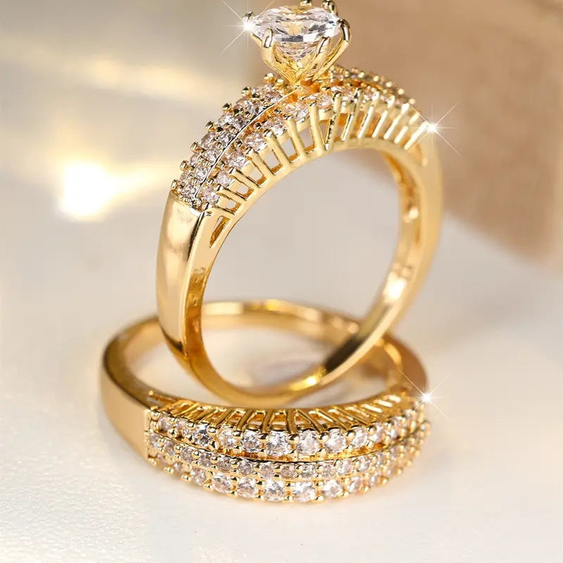 A Set of Two Detachable Couple Engagement Rings Made of 18K Gold-Plated Copper, Featuring Sparkling Synthetic Zirconia, Suitable for Everyday Wear by Both Men And Women. Jewelry Precision